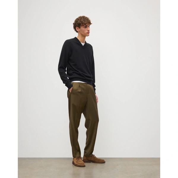 Johnstons of Elgin Rory Black Classic Cashmere V-Neck Jumper