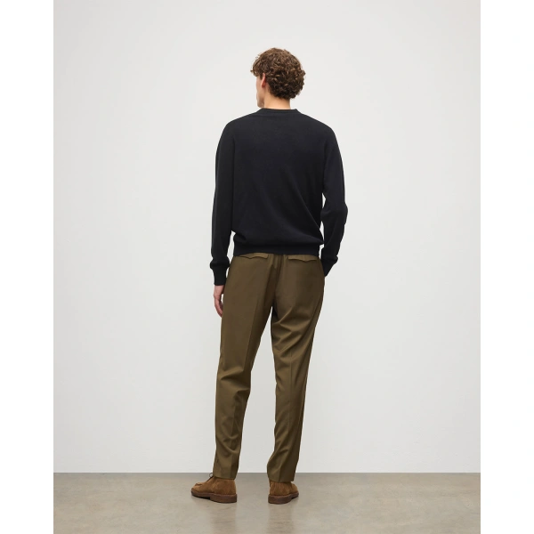 Johnstons of Elgin Rory Black Classic Cashmere V-Neck Jumper