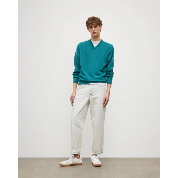 Johnstons of Elgin Rory Green Classic Cashmere V-Neck Jumper
