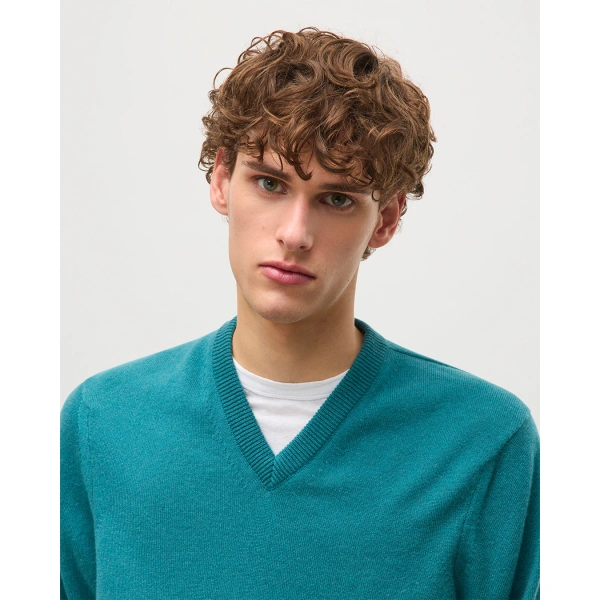 Johnstons of Elgin Rory Green Classic Cashmere V-Neck Jumper