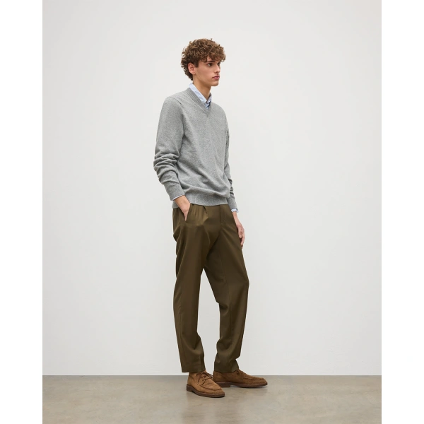 Johnstons of Elgin Rory Grey Classic Cashmere V-Neck Jumper