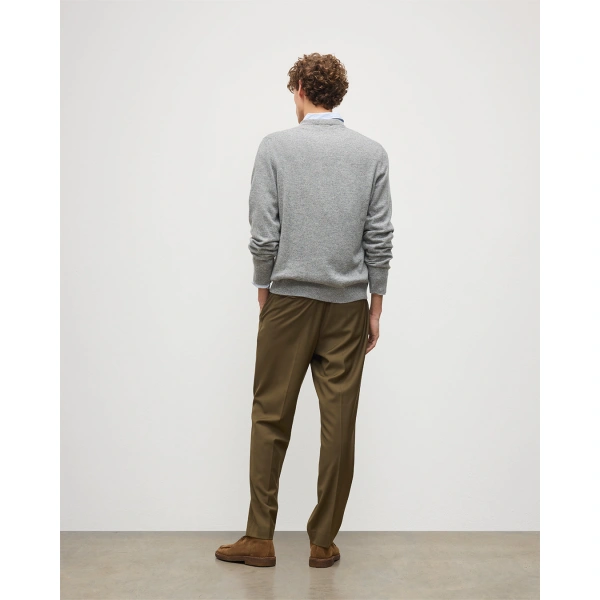Johnstons of Elgin Rory Grey Classic Cashmere V-Neck Jumper