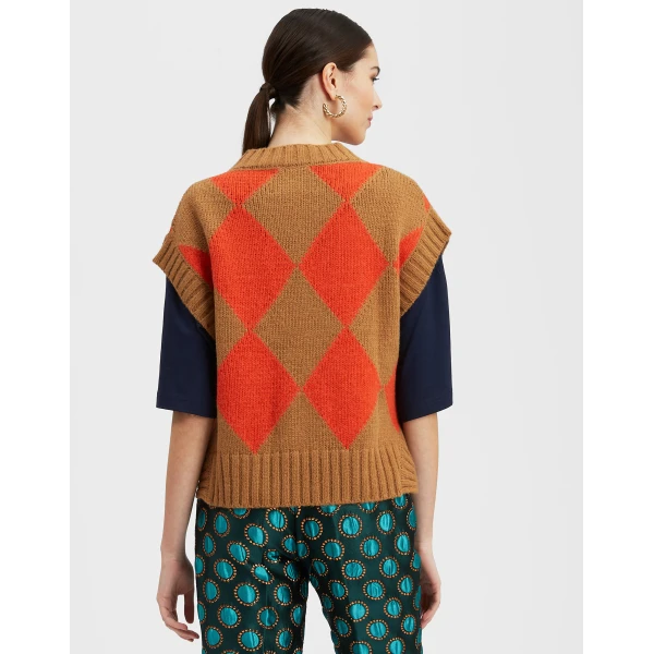 La DoubleJ Argyle Gilet in Camel / Orange | Knitwear | Coveti