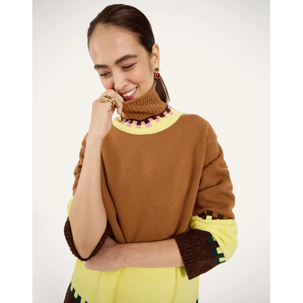 La DoubleJ Fireside Turtleneck in Color Block Camel and Light Yellow at Coveti