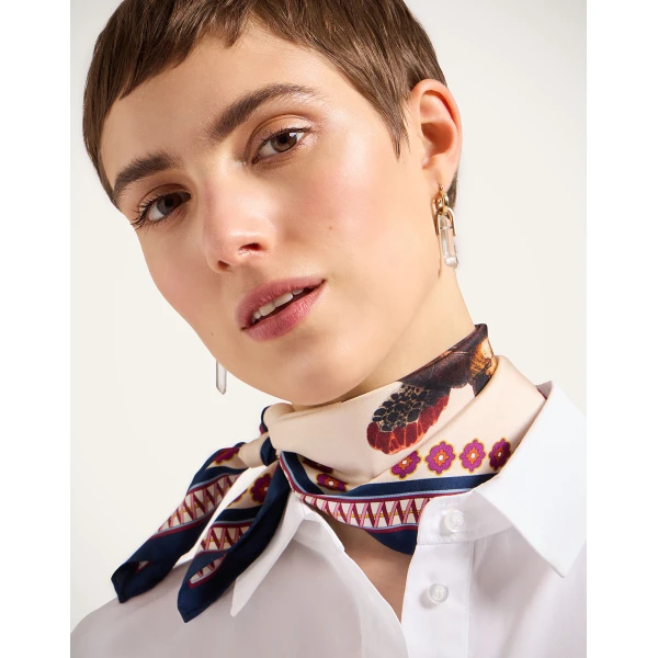 La DoubleJ Foulard 45 in Zooflora Turtlair Ivory, view 2