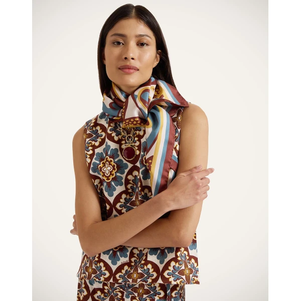 La DoubleJ Foulard 90 in Palazzo Chocolate at Coveti