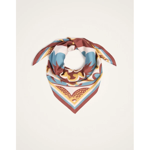 La DoubleJ Foulard 90 in Palazzo Chocolate at Coveti
