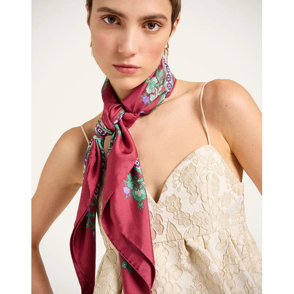 La DoubleJ Foulard 90 in Regalia Red at Coveti