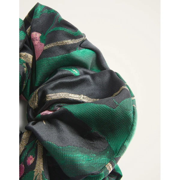 La DoubleJ Giga Scrunchie in Bamboo Black at Coveti