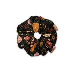La DoubleJ Giga Scrunchie in Botticelli Black at Coveti