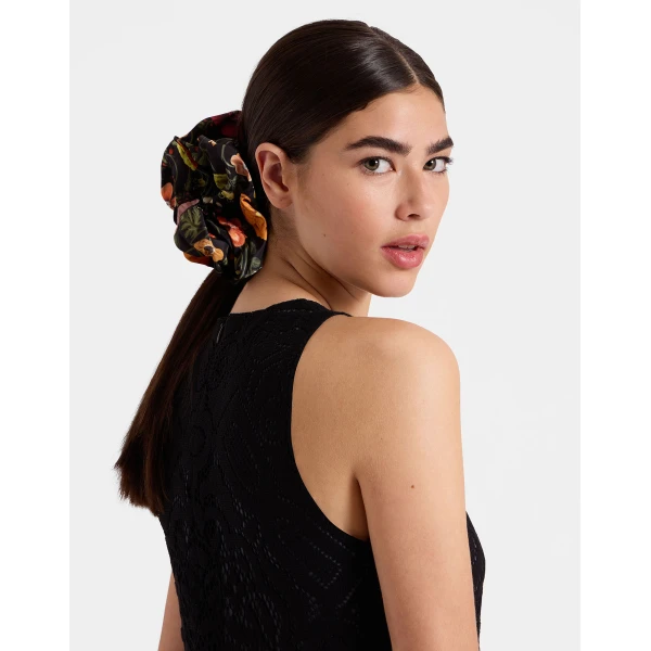 La DoubleJ Giga Scrunchie in Botticelli Black, view 4