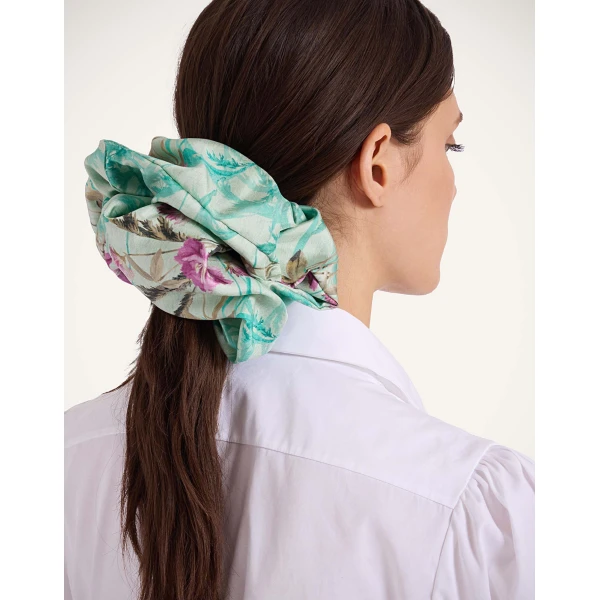 La DoubleJ Giga Scrunchie in Heath Mint at Coveti
