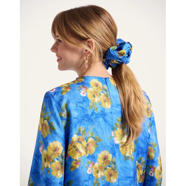 La DoubleJ Giga Scrunchie in Riptide Light Blue, view 2