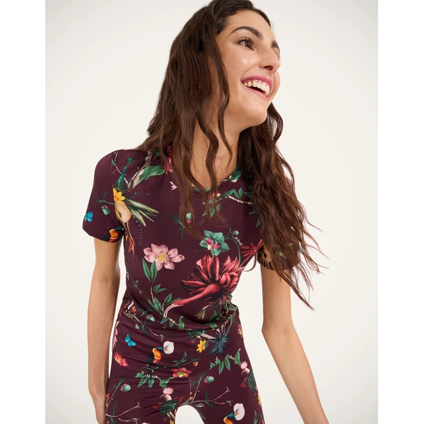 La DoubleJ Jazzercize T-Shirt in Zooflora Burgundy | T-shirts | Coveti