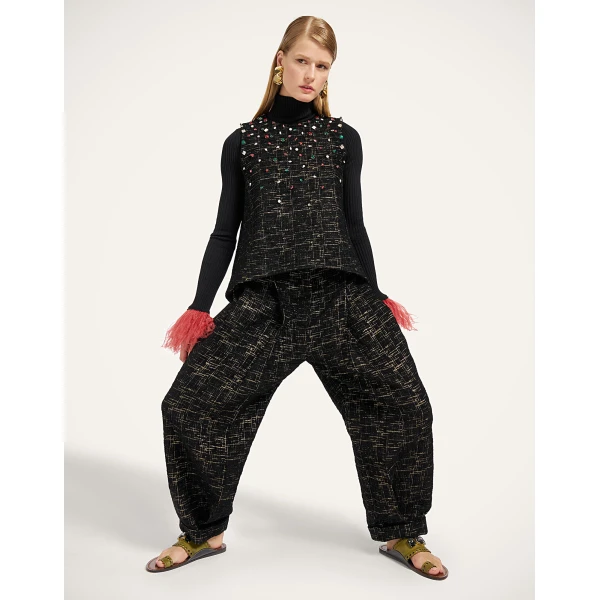 La DoubleJ Pleated Pants in Bicolor Black at Coveti