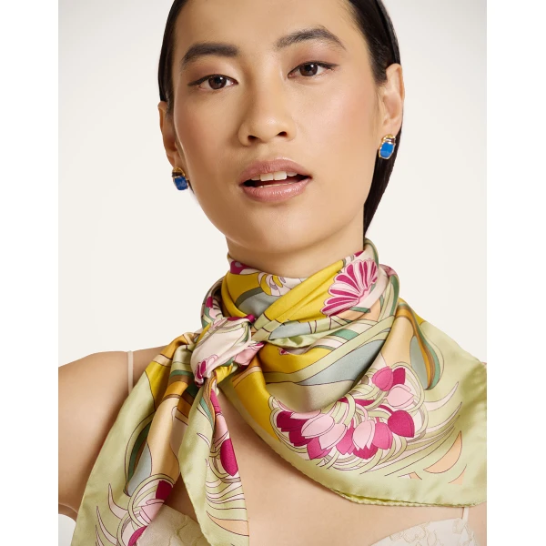 La DoubleJ Reversible Foulard 90 in Florette Fuchsia at Coveti