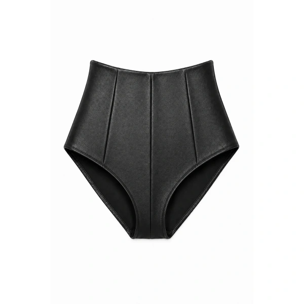 Hot Shorts in Black