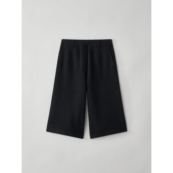 Bobbie Bermuda Shorts in Black