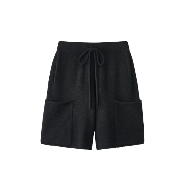 Henli Shorts in Black