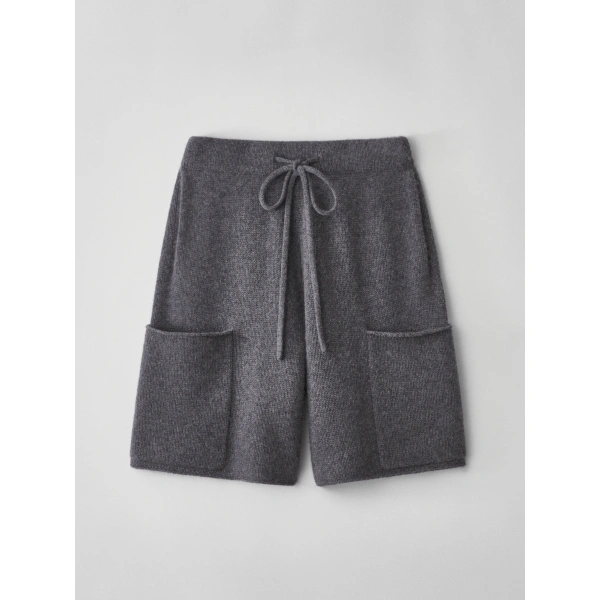 Henli Shorts in Graphite