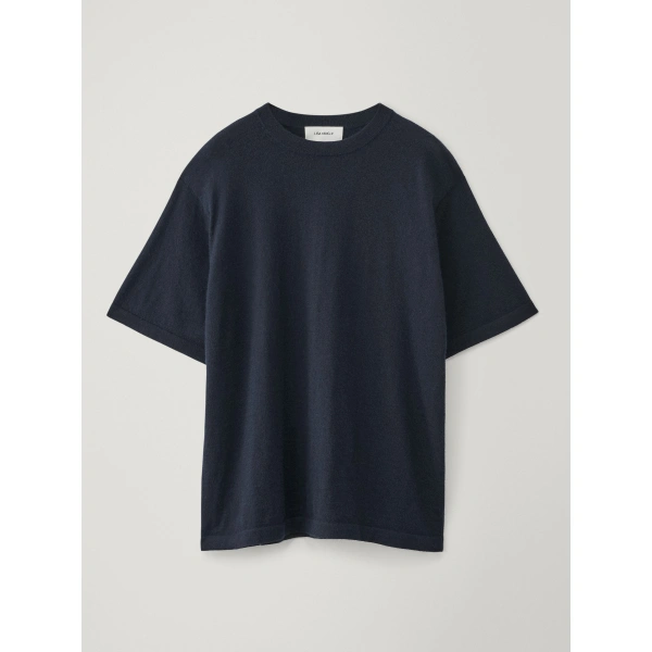 Lisa Yang Johannes T-shirt in Navy | T-Shirts | Coveti