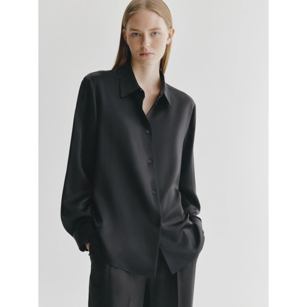 Lisa Yang Long Sleeved Button-Up Shirt in Midnight