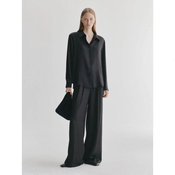 Lisa Yang Long Sleeved Button-Up Shirt in Midnight