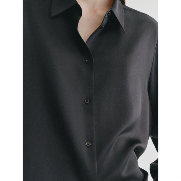 Lisa Yang Long Sleeved Button-Up Shirt in Midnight