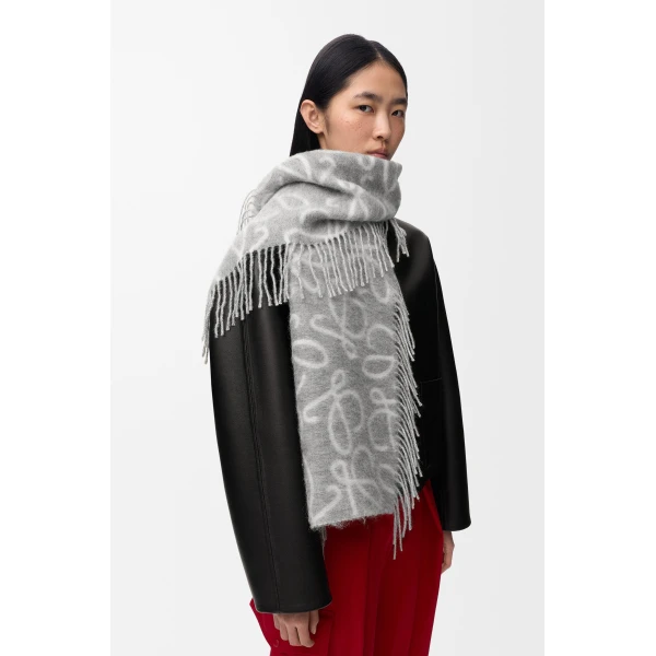 Scarf in Alpaca and Wool, Light Grey and White - Image 2