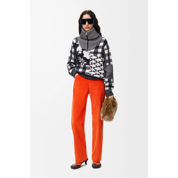 Zip-up Sweater in Wool, Navy and White - Image 2