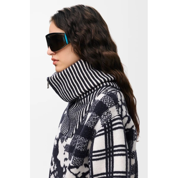 Zip-up Sweater in Wool, Navy and White - Image 6