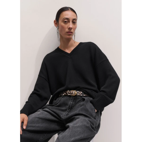 ME+EM Ultimate Boyfriend Jumper in Black, view 2 | Sweaters | Coveti