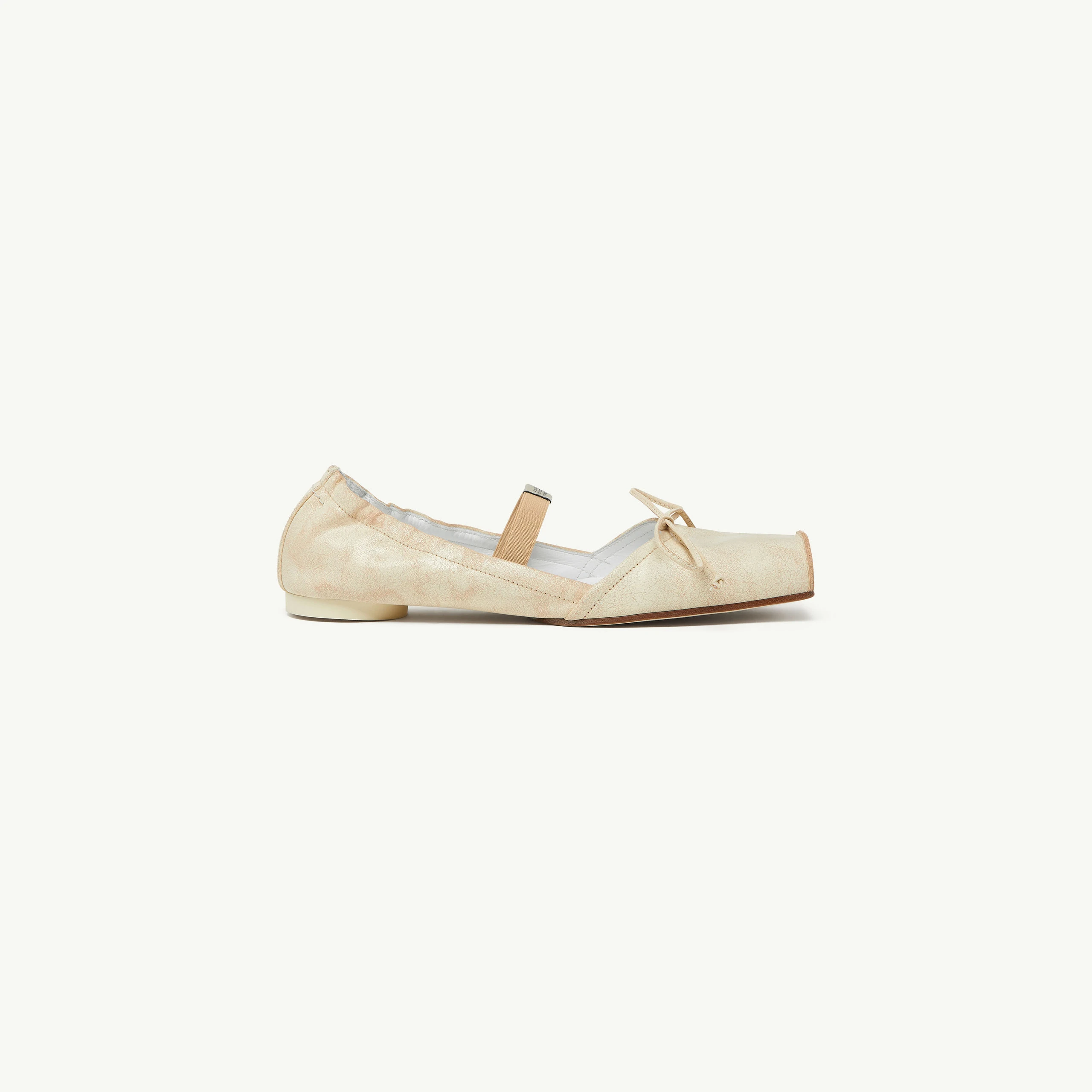 MM6 Maison Margiela Square-Toe Leather Ballerina Shoes in Beige MM6 Maison Margiela Square-Toe Leather Ballerina Shoes in Beige | Flats | Coveti
