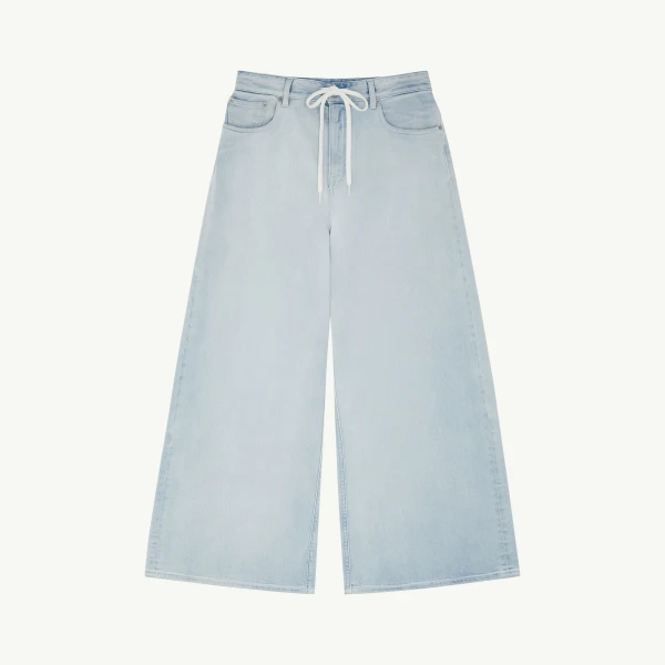 Wide-Leg Jeans in Light Blue