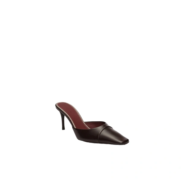 Pointed-toe mules in brown leather
