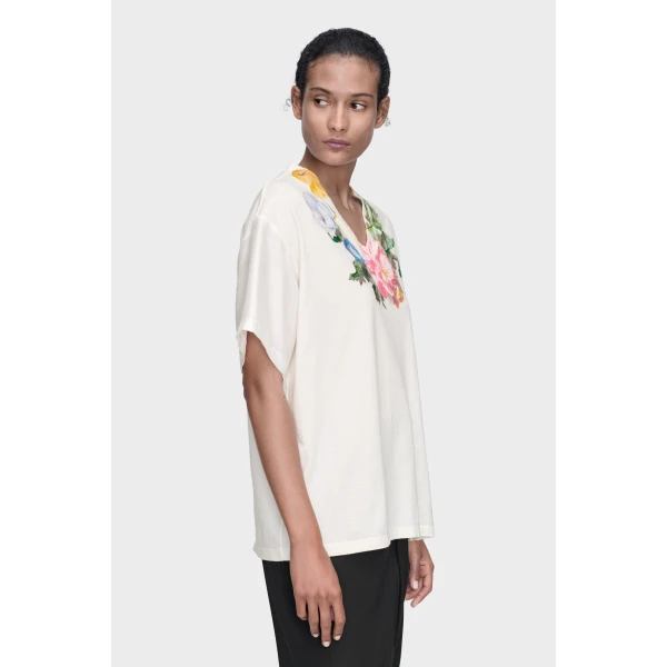 Maison Margiela Painted Flower Jersey T-Shirt in White | T-shirts | Coveti