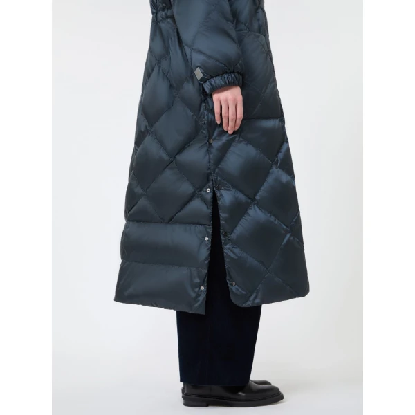Max Mara Abete Long Quilted Water-Repellent Puffer in Midnight Blue | Coats | Coveti