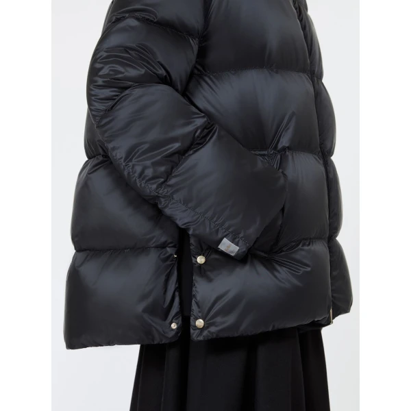 Max Mara Adorato Roomy Water-Repellent Puffer Jacket in Black | Jackets | Coveti