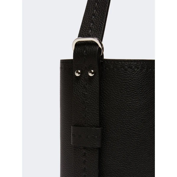 Max Mara Archetipo Medium Leather Bag in Black | Totes & Top-Handle Bags | Coveti
