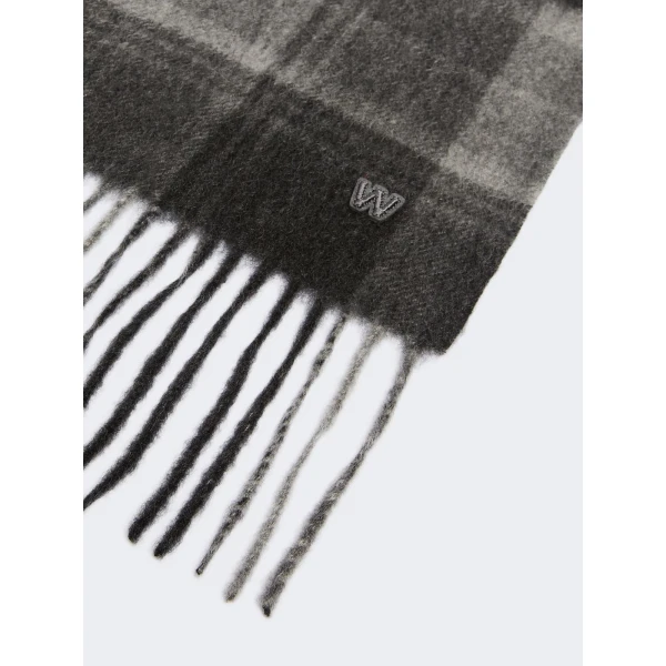 Max Mara Cashmere Tartan Jacquard Scarf in Dark Grey | Scarves | Coveti