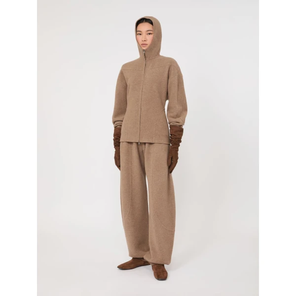 Max Mara Cesto Wool and Cashmere Jogging Trousers in Beige | Sweatpants | Coveti