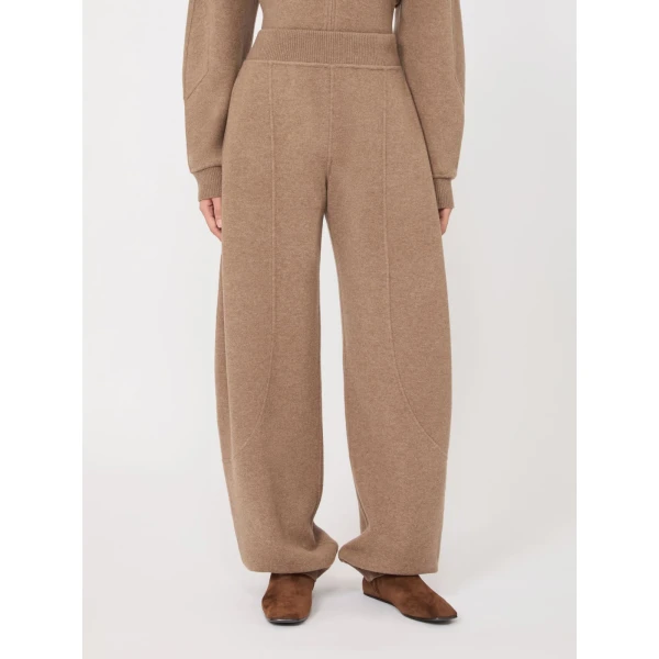 Max Mara Cesto Wool and Cashmere Jogging Trousers in Beige | Sweatpants | Coveti