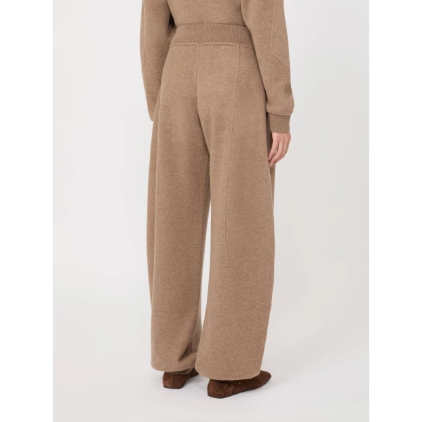 Max Mara Cesto Wool and Cashmere Jogging Trousers in Beige | Sweatpants | Coveti