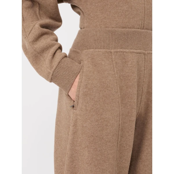 Max Mara Cesto Wool and Cashmere Jogging Trousers in Beige | Sweatpants | Coveti