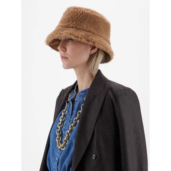Max Mara Fiducia Reversible Camel Cloche Hat in Camel | Hats | Coveti