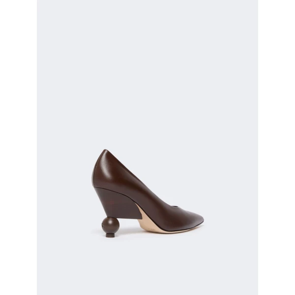 Max Mara Nievo Smooth Leather Court Shoes in Chocolate | Heels | Coveti
