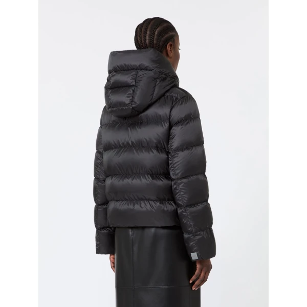 Max Mara Oceano Short Water-Repellent Puffer Jacket in Black | Jackets | Coveti