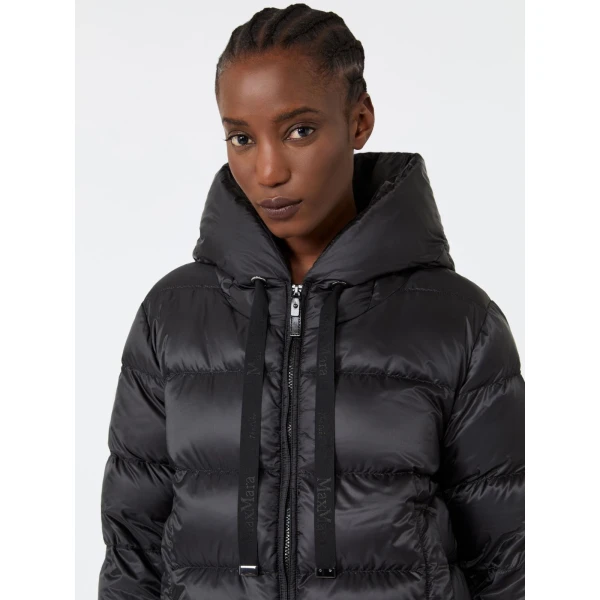 Max Mara Oceano Short Water-Repellent Puffer Jacket in Black | Jackets | Coveti