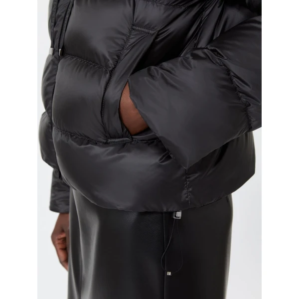 Max Mara Oceano Short Water-Repellent Puffer Jacket in Black | Jackets | Coveti