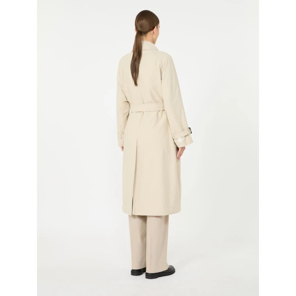Max Mara Racconto Water-Repellent Gabardine Trench Coat in Albino White | Trench Coat | Coveti